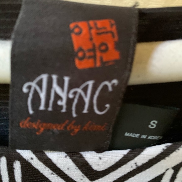 Unique blouse with different color mesh sleeves - Picture 3 of 3